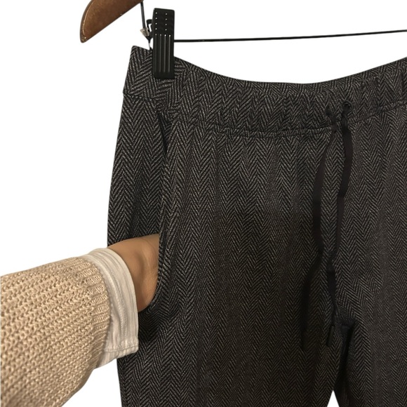 Lululemon Similar to On The Fly Stretchy Trouser Pants Size 6 - Picture 3 of 8
